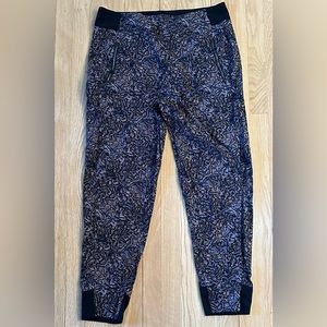 Athleta NWOT Trekkie North Jogger, Size 12